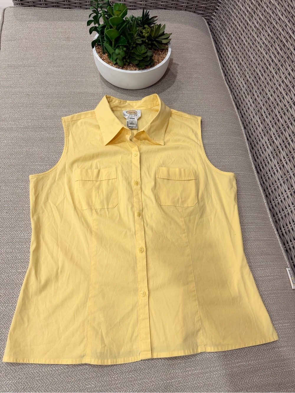 Talbots Sleeveless Button-Down Shirt in Pale Yellow